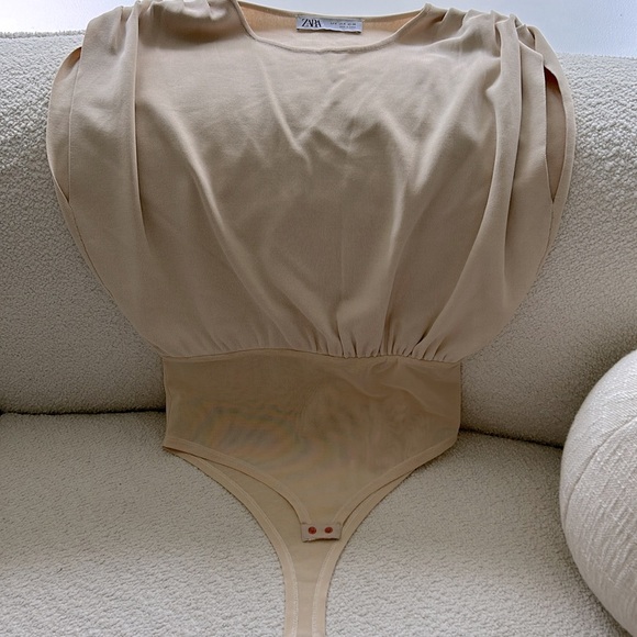 Sleeveless body suit - Picture 2 of 5